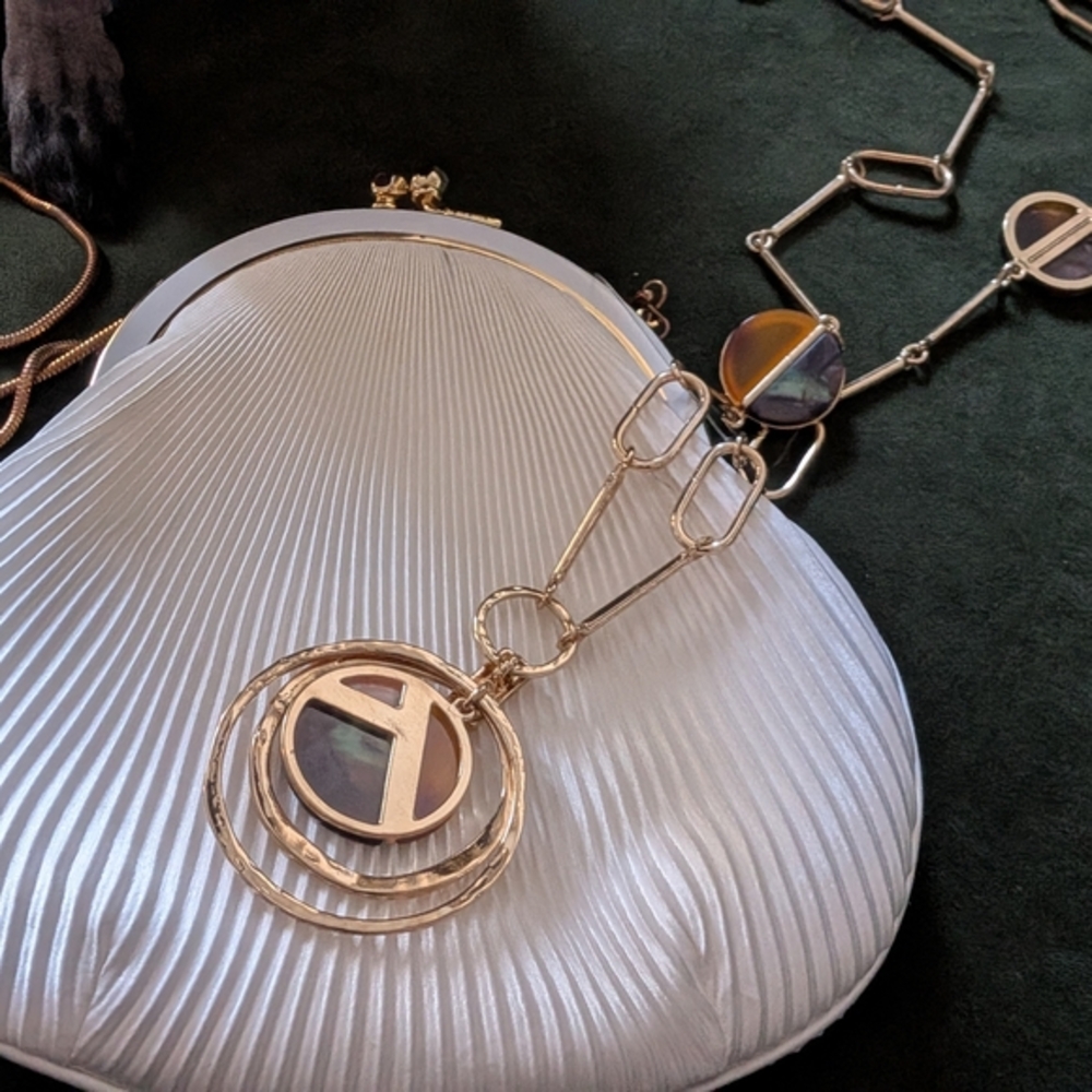 Gorgeous Fifth Avenue Necklace With Carolyne Barton Pleated Shell Clutch Bag